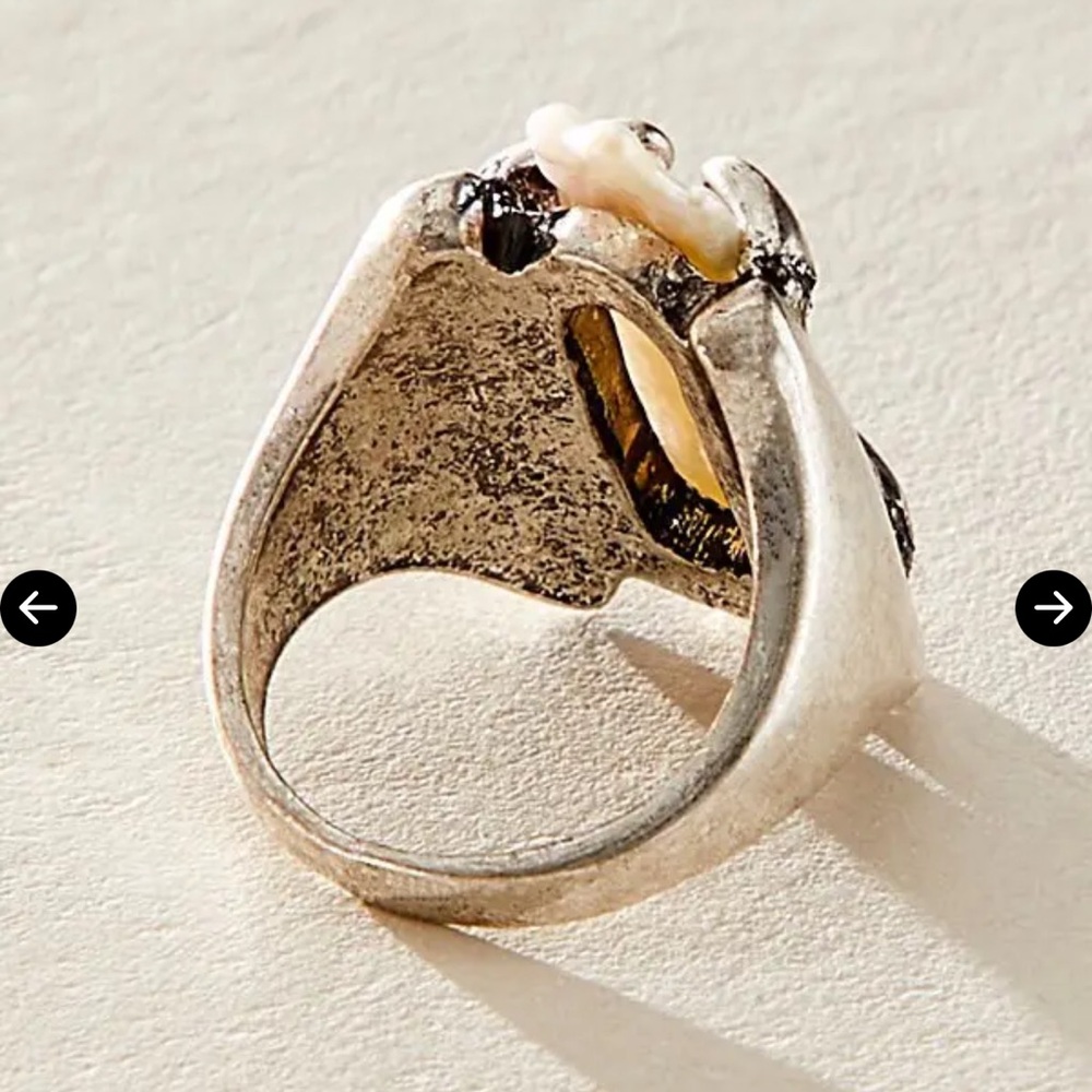Free people Silver Baroque Pearl Statement Ring - Picture 2 of 12